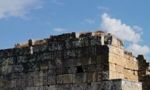 restos romanos similares de Acinipo